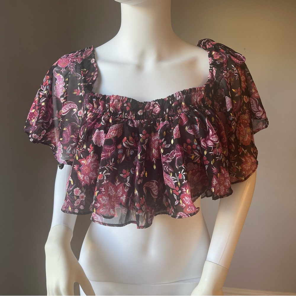 New Women’s floral top size Medium
New without tags 
Flowy top and stretchy